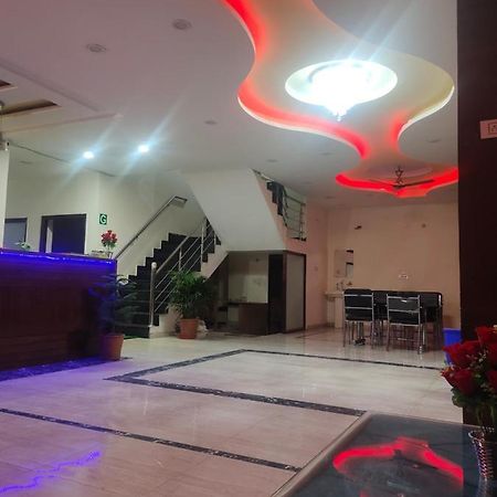 Hotel Kb Square Near Chandigarh Railway Station Bagian luar foto