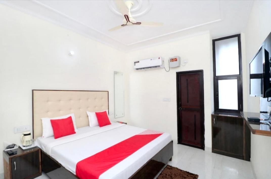 Hotel Kb Square Near Chandigarh Railway Station Bagian luar foto