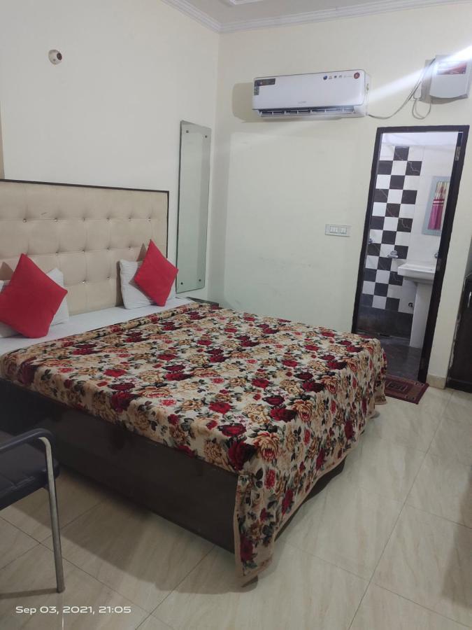 Hotel Kb Square Near Chandigarh Railway Station Bagian luar foto