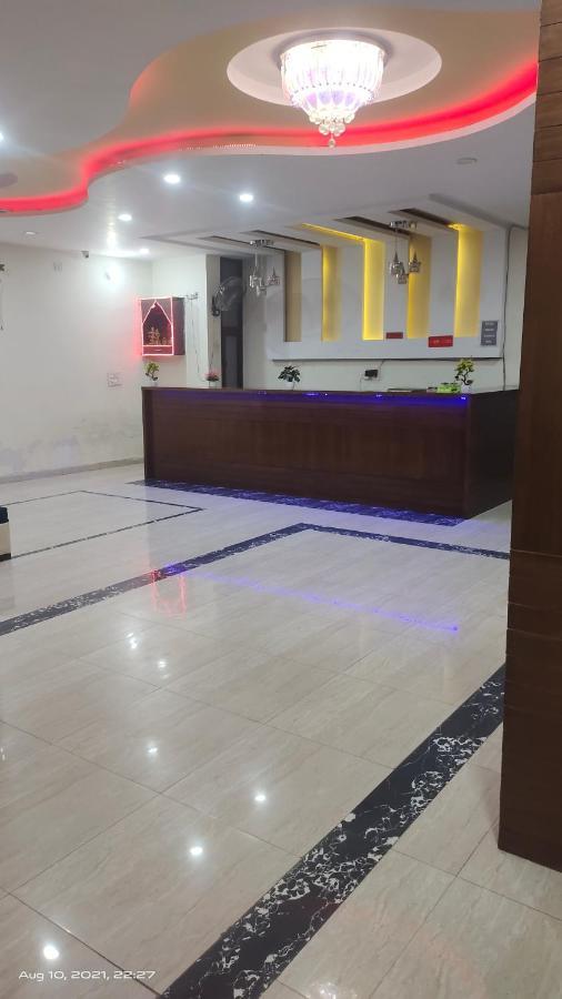 Hotel Kb Square Near Chandigarh Railway Station Bagian luar foto