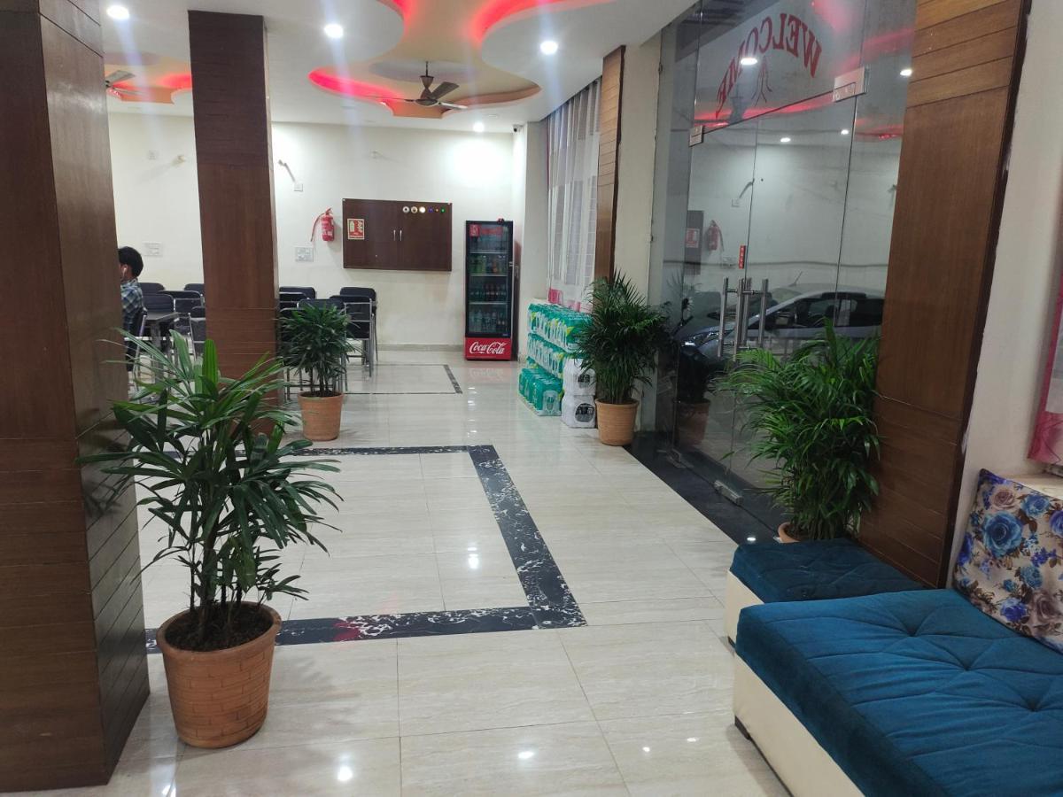 Hotel Kb Square Near Chandigarh Railway Station Bagian luar foto