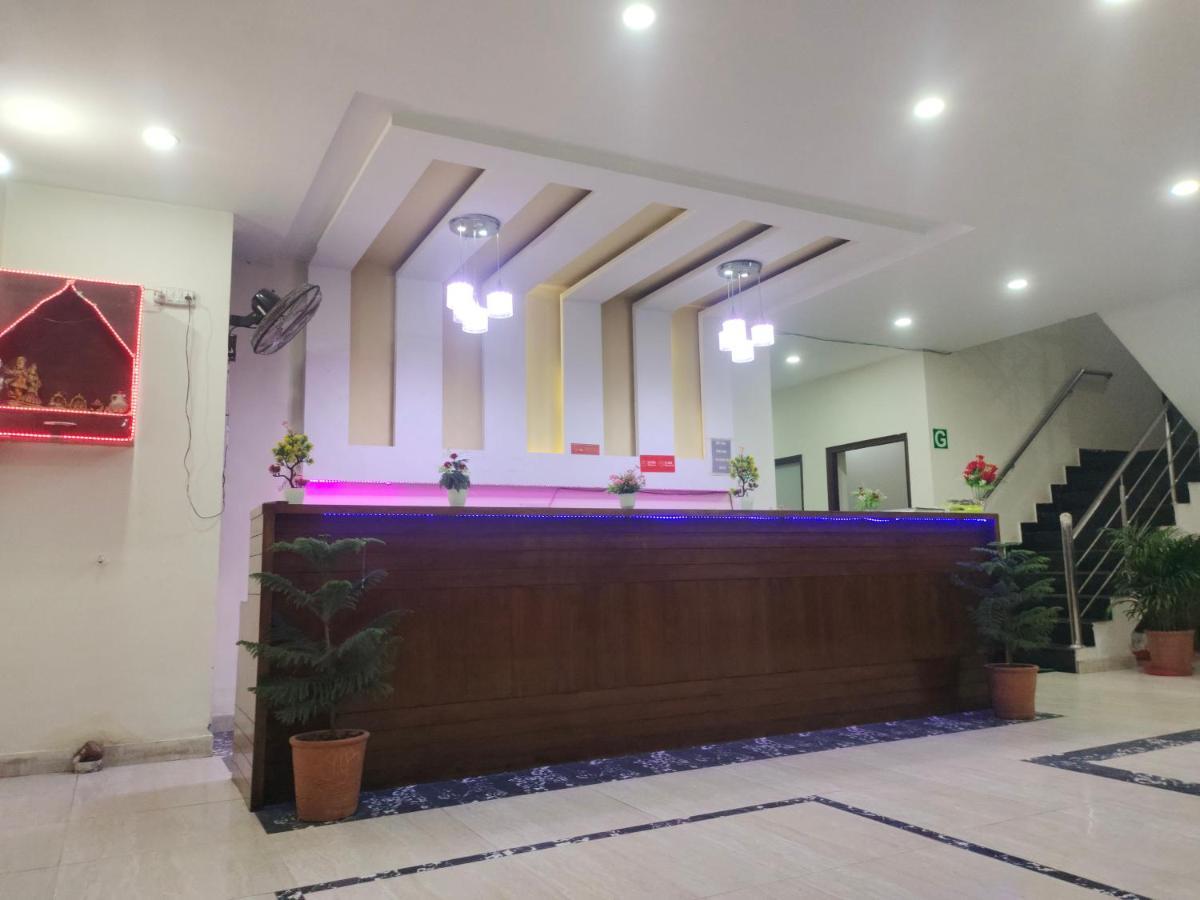 Hotel Kb Square Near Chandigarh Railway Station Bagian luar foto
