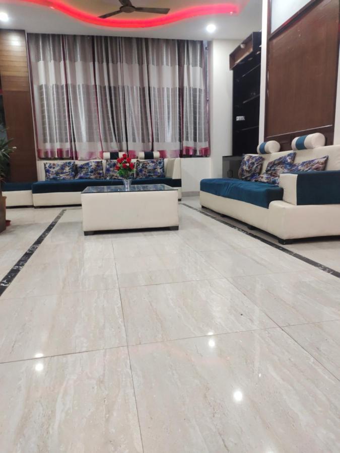 Hotel Kb Square Near Chandigarh Railway Station Bagian luar foto
