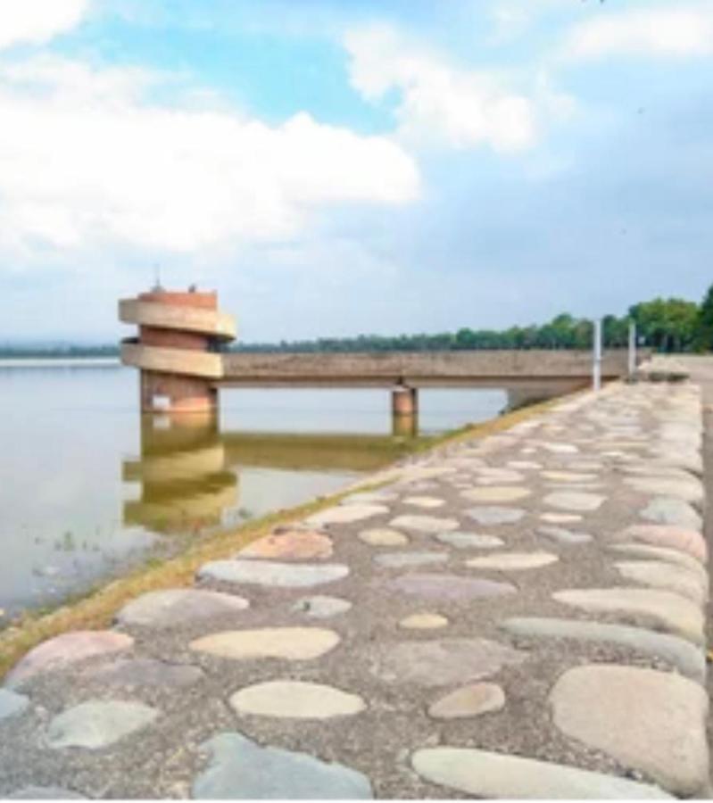 Hotel Kb Square Near Chandigarh Railway Station Bagian luar foto