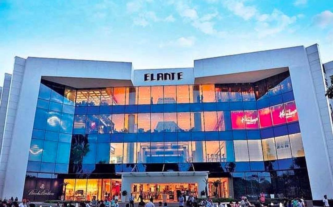 Hotel Kb Square Near Chandigarh Railway Station Bagian luar foto
