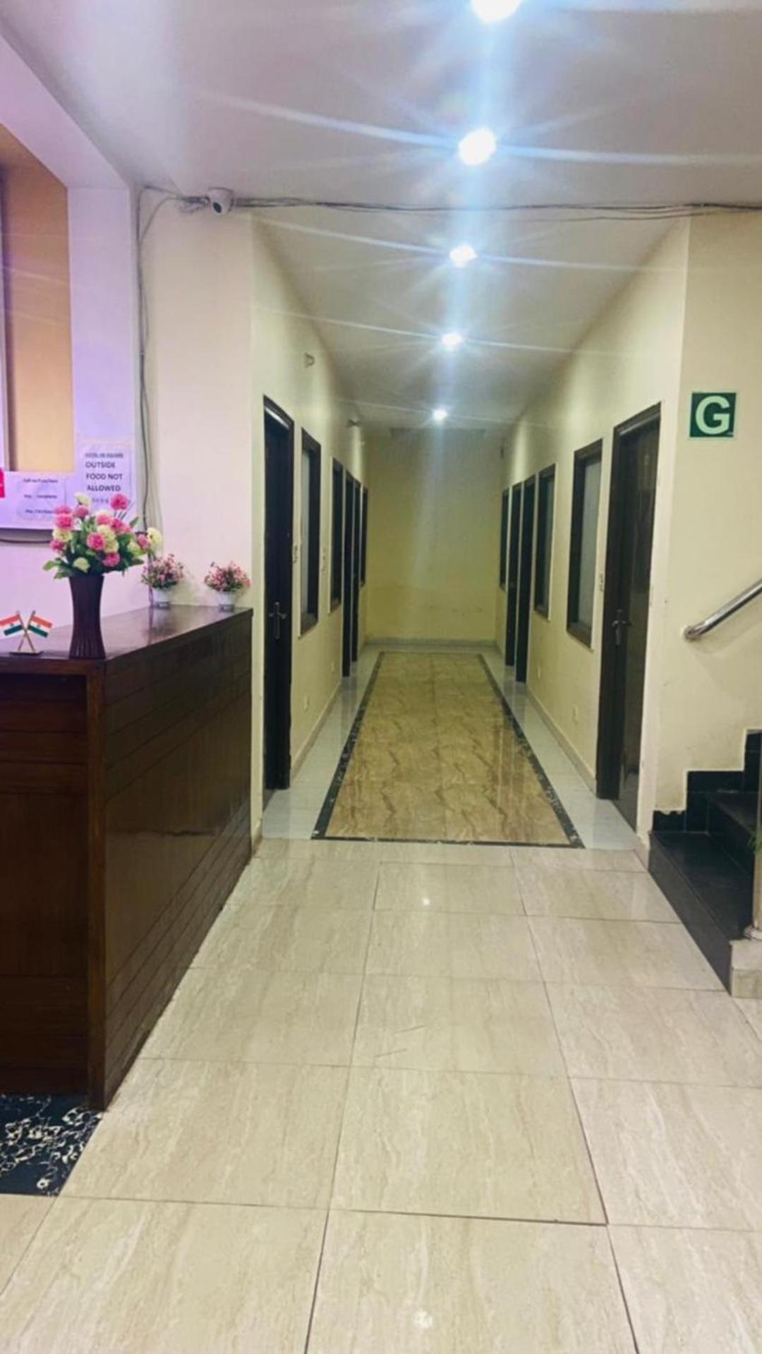 Hotel Kb Square Near Chandigarh Railway Station Ruang foto
