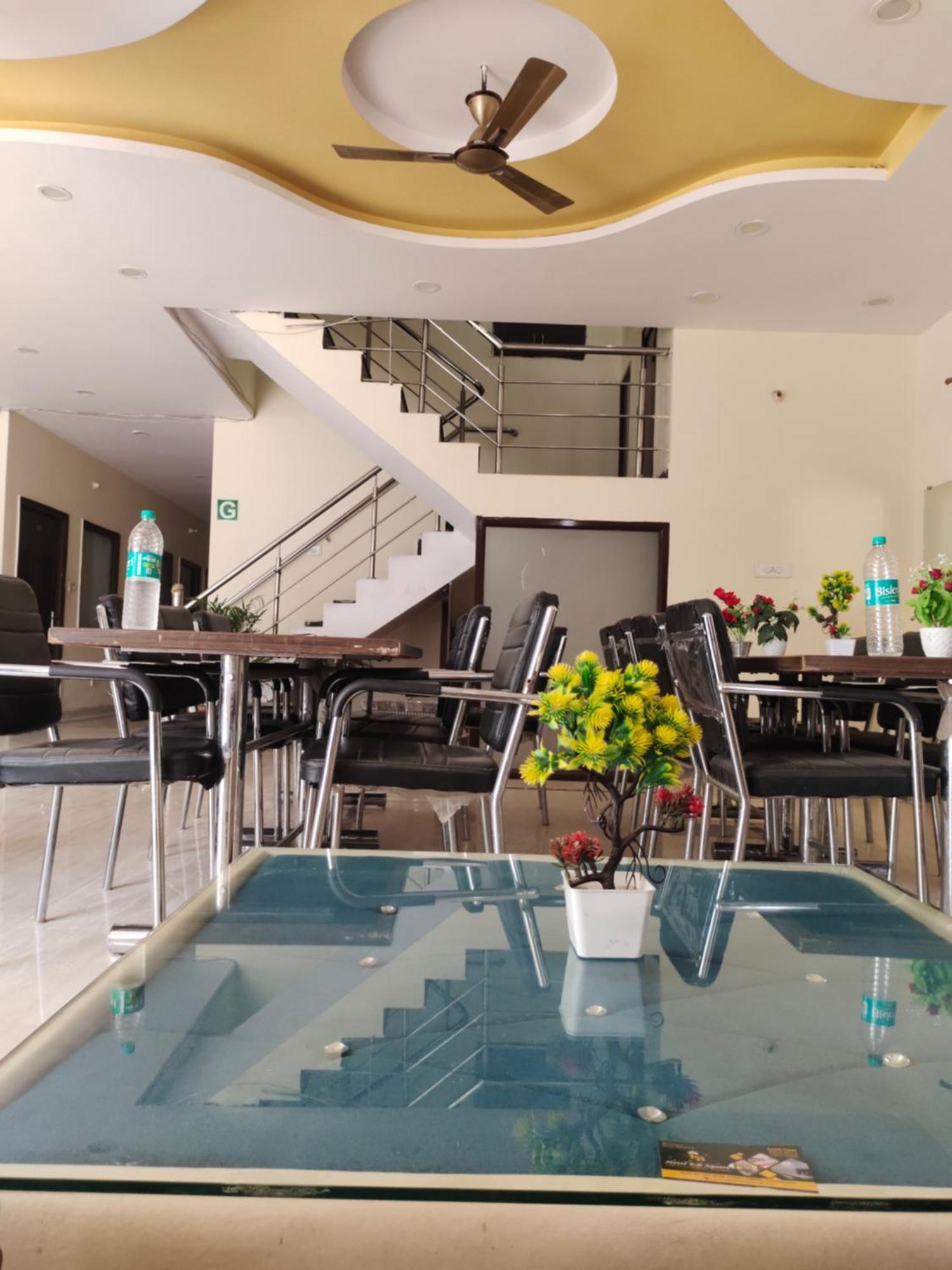 Hotel Kb Square Near Chandigarh Railway Station Ruang foto