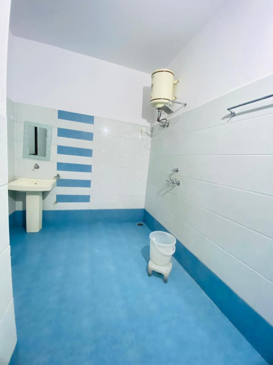 Hotel Kb Square Near Chandigarh Railway Station Bagian luar foto