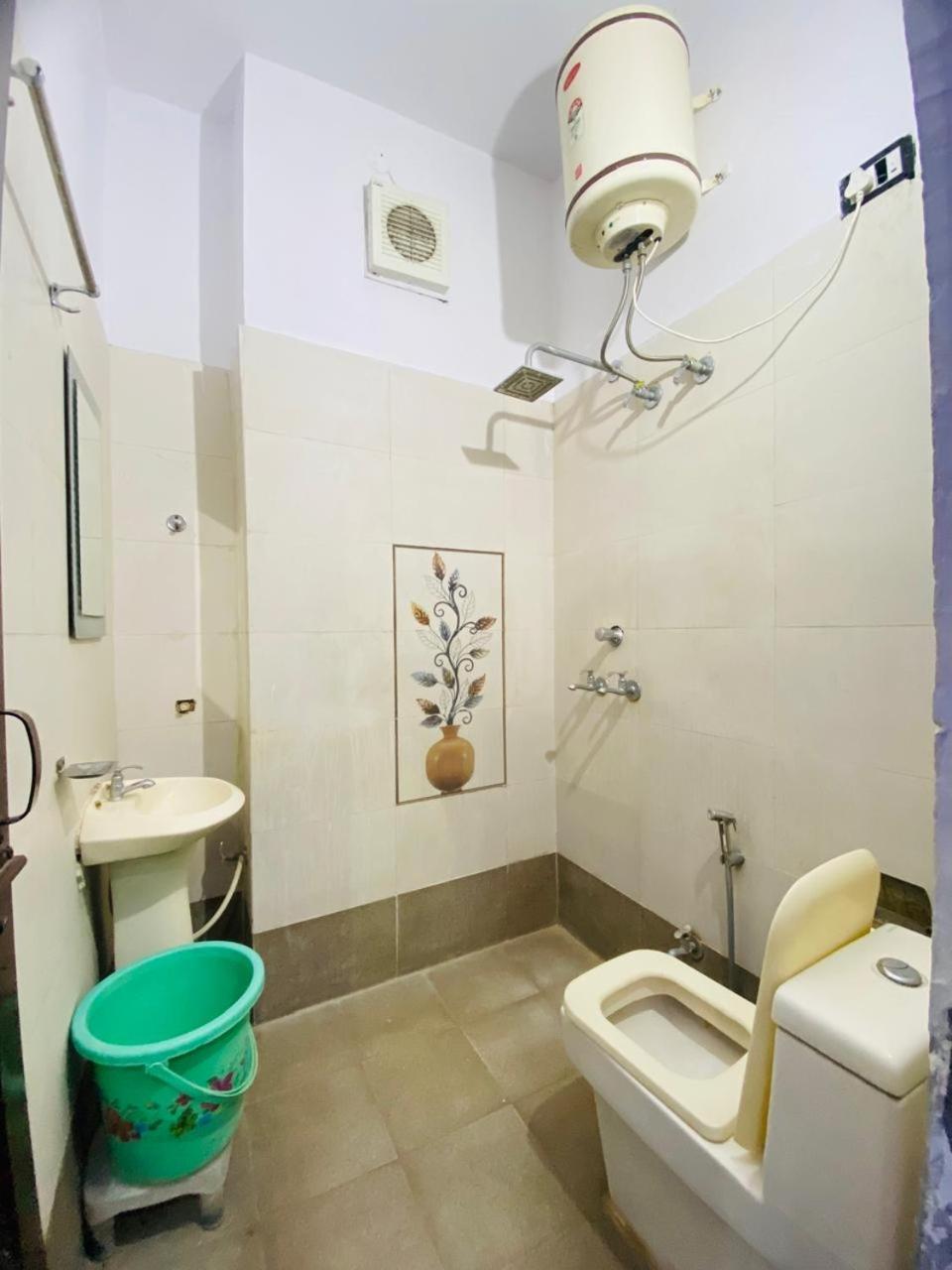 Hotel Kb Square Near Chandigarh Railway Station Bagian luar foto