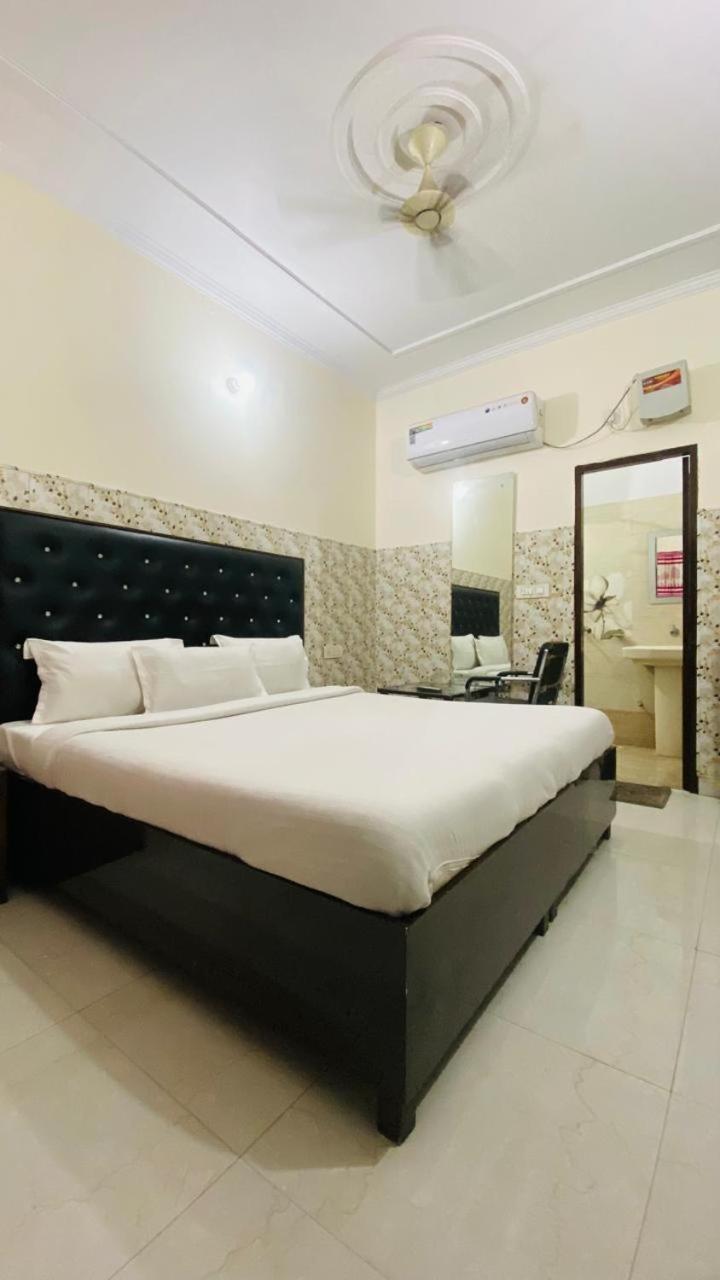 Hotel Kb Square Near Chandigarh Railway Station Bagian luar foto