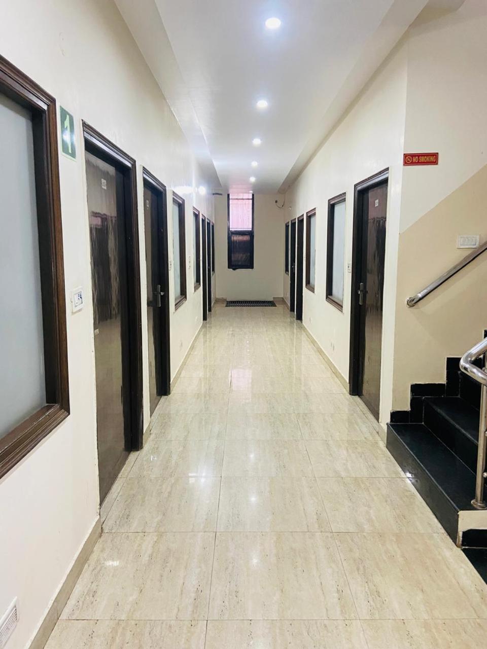 Hotel Kb Square Near Chandigarh Railway Station Bagian luar foto