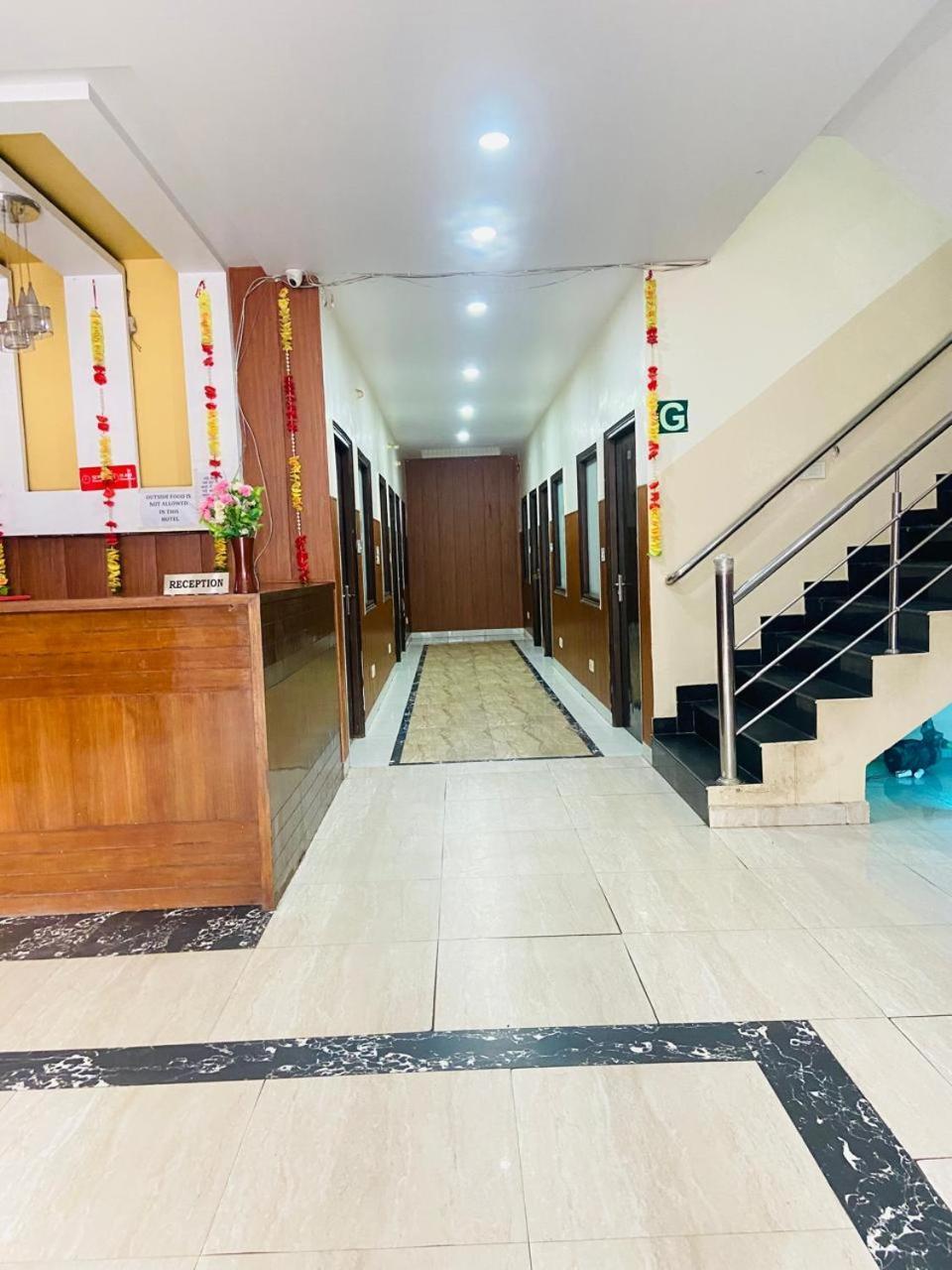 Hotel Kb Square Near Chandigarh Railway Station Bagian luar foto