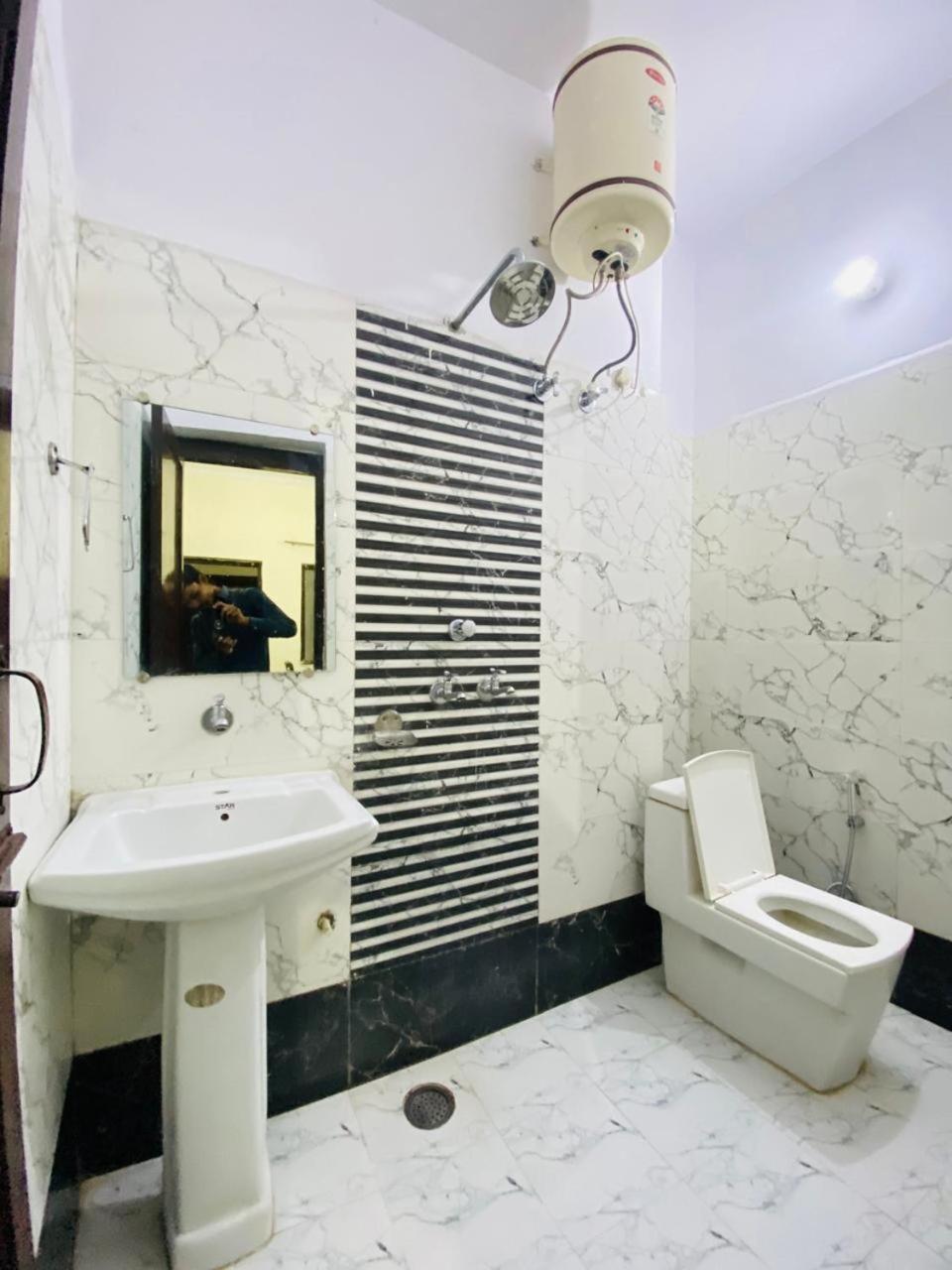 Hotel Kb Square Near Chandigarh Railway Station Bagian luar foto