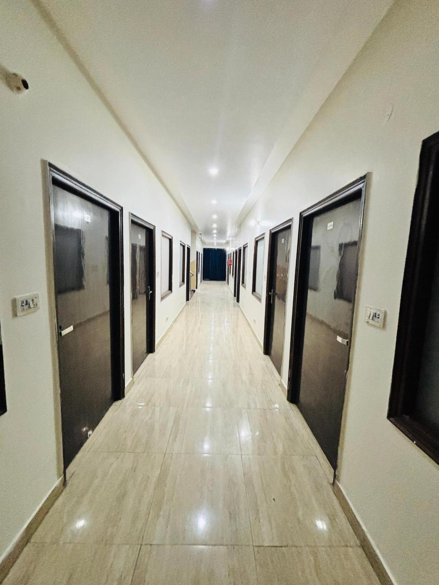 Hotel Kb Square Near Chandigarh Railway Station Ruang foto