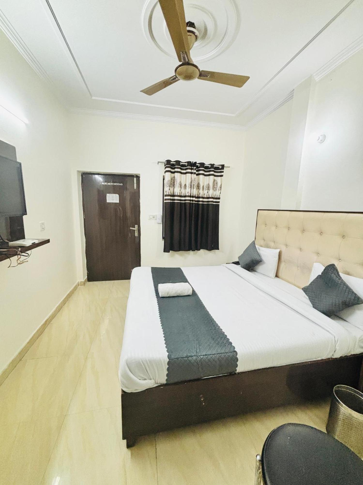 Hotel Kb Square Near Chandigarh Railway Station Ruang foto