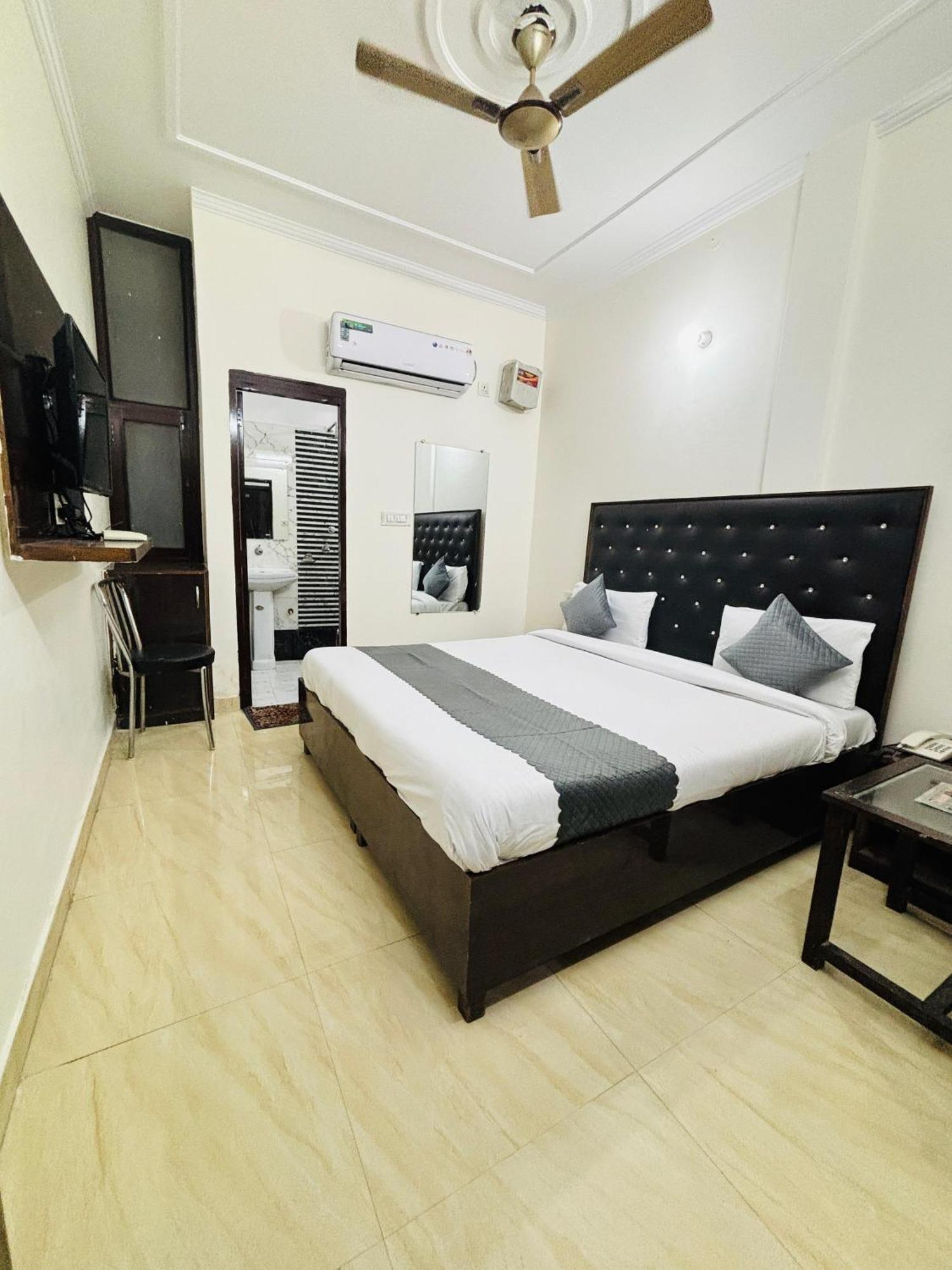 Hotel Kb Square Near Chandigarh Railway Station Ruang foto